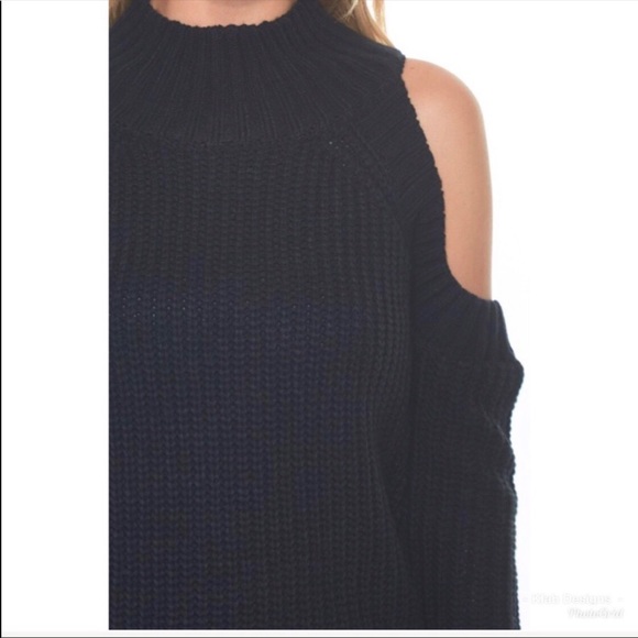 ✨LAST ONE ✨Black cold shoulder sweater - Picture 4 of 7